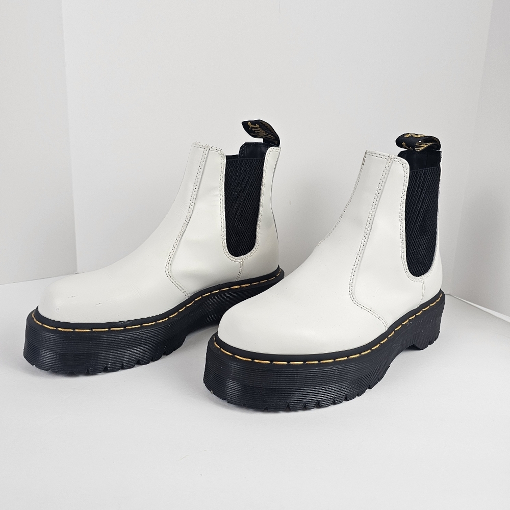 Doc Martens Dr. Martens 2976 Yellow Stitch‎ Smooth Leather Chelsea Boots M8/L9